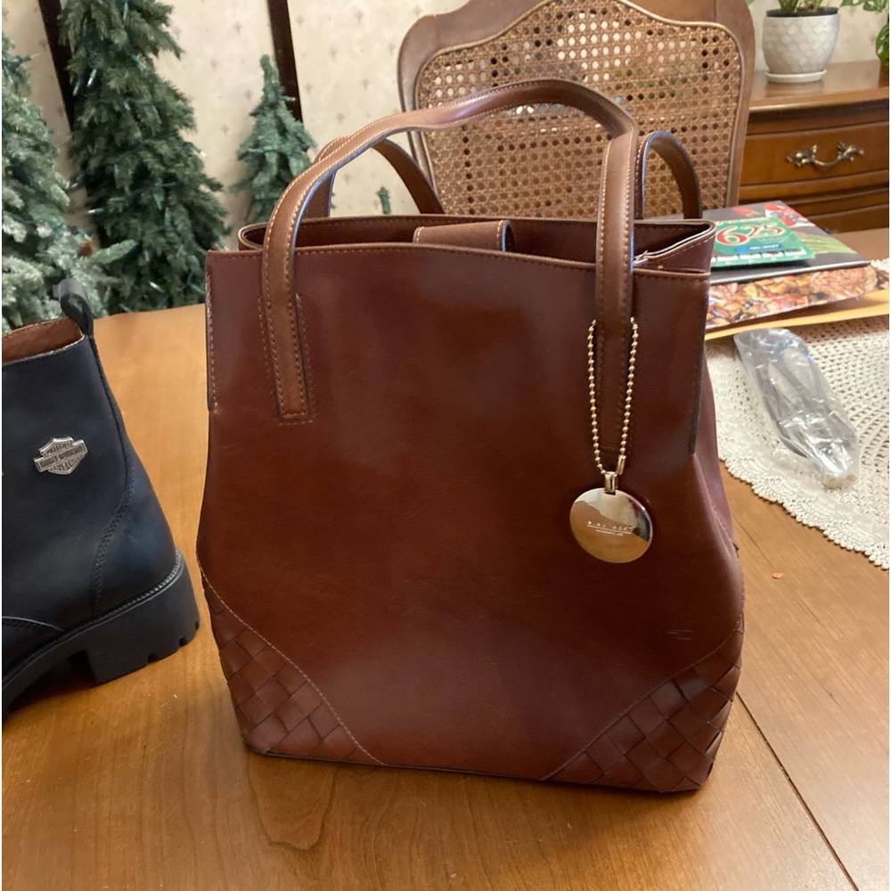 Women’s small bucket purse, leather, brown.
